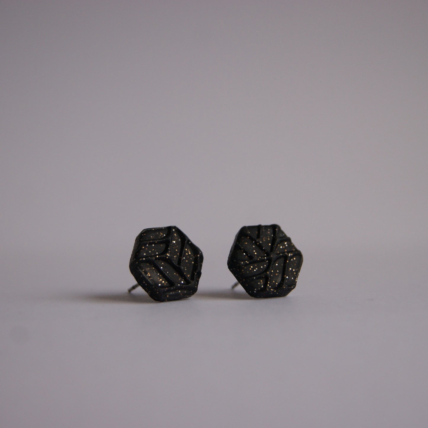 Studs - hexagon med mönster