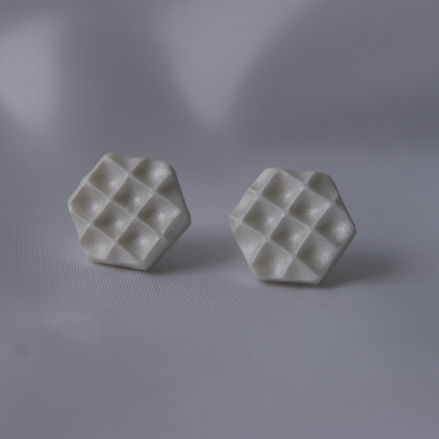 Studs - hexagon med rutor